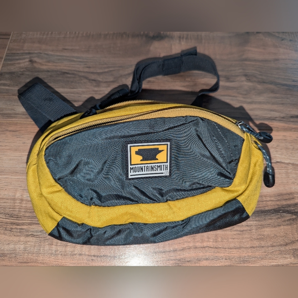 Mountainsmith Black And Yellow Hike Fanny Pack With Adjustable Straps.